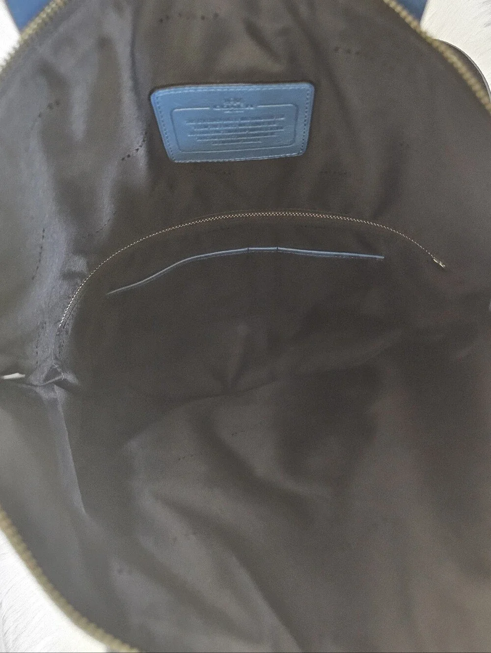 COACH Tote Manhattan Fold - Picture 5 of 16